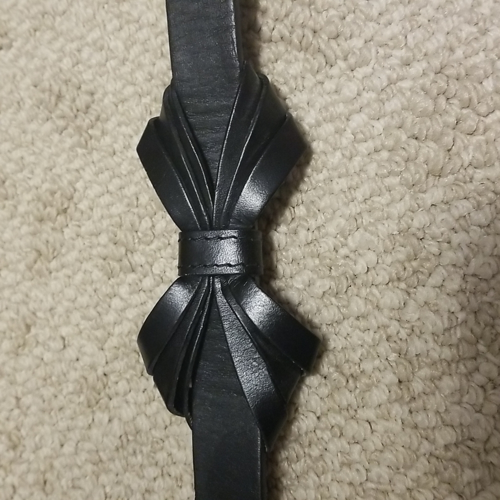 FOSSIL Leather Bow Belt Black Button Close Elastic